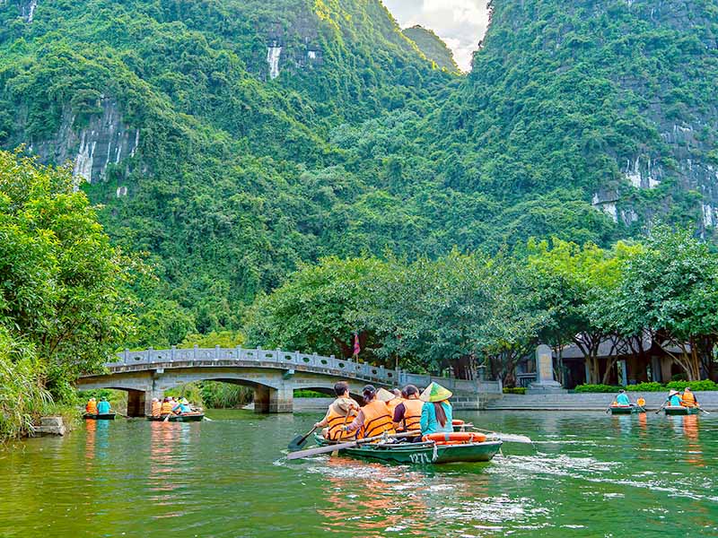 Ninh Binh Tour: Hanoi - Bai Dinh Pagoda - Trang An Grottoes - 1 Day