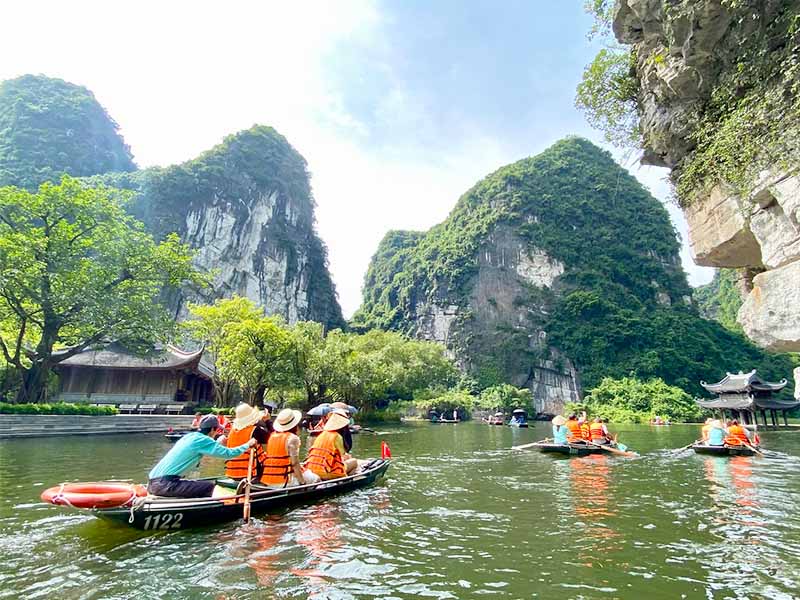 Ninh Binh Tour: Hanoi - Hoa Lu - Trang An - 1 Day