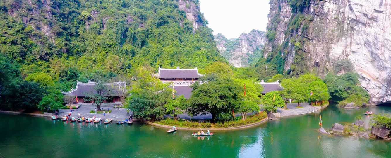 Ninh Binh Tour - 2 Days 1 Night: Hanoi - Hoa Lu - Trang An - Mua Cave - Cuc Phuong National Park